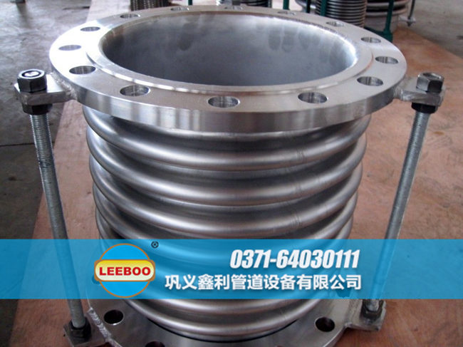 波紋<a href=http://m.syzhcd.com target=_blank class=infotextkey>補(bǔ)償器</a>現(xiàn)場(chǎng)實(shí)圖