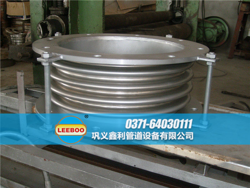 大口徑波紋<a href=http://m.syzhcd.com target=_blank class=infotextkey>補(bǔ)償器</a>車間圖