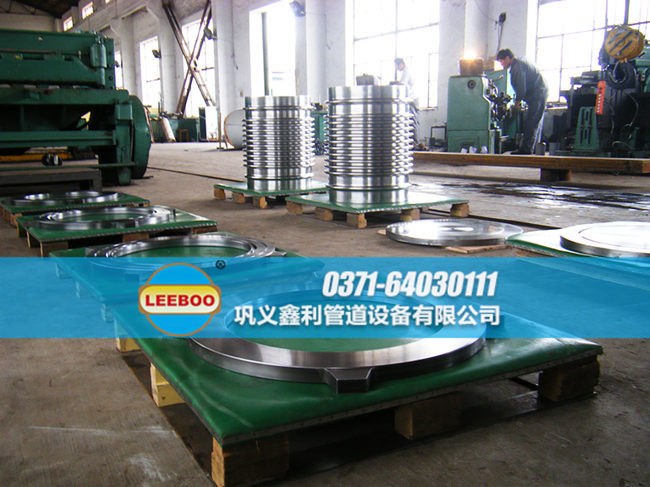 鑫利<a href=http://m.syzhcd.com target=_blank class=infotextkey>補(bǔ)償器</a>組裝車間